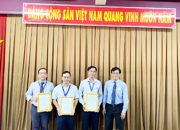 Trường Đại học Tiền Giang công bố và trao các Quyết định bổ nhiệm viên chức quản lý
