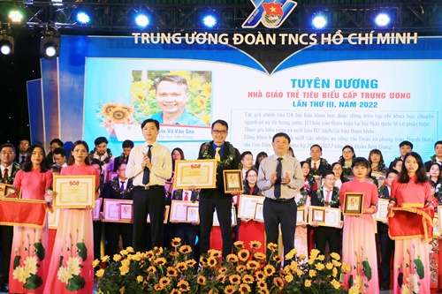 Giảng viên Trường ĐH Tiền Giang nhận giải thưởng “Nhà giáo trẻ tiêu biểu” cấp Trung ương lần thứ III, năm 2022