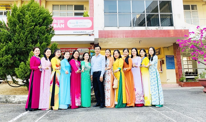 Nữ viên chức và sinh viên Trường Đại học Tiền Giang hưởng ứng 