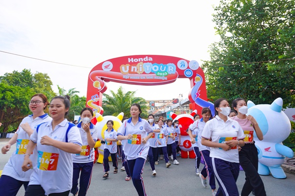 Sinh viên Trường Đại học Tiền Giang trải nghiệm sự kiện Honda Uni Tour ...