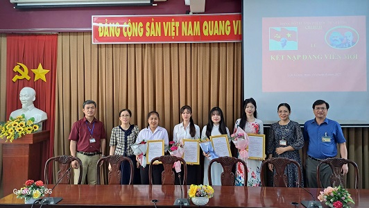 04 sinh viên của Khoa Kinh tế - Luật được vinh dự đứng vào ...