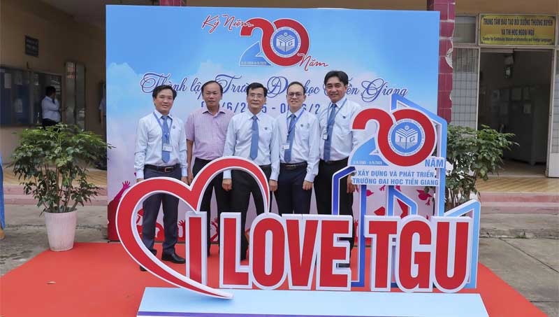 Chương trình Gala họp mặt “Về dưới mái trường thân yêu”