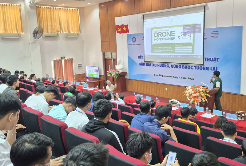 Khoa KTCN tổ chức thành công Tọa đàm “Kết nối doanh nghiệp – Sinh ...