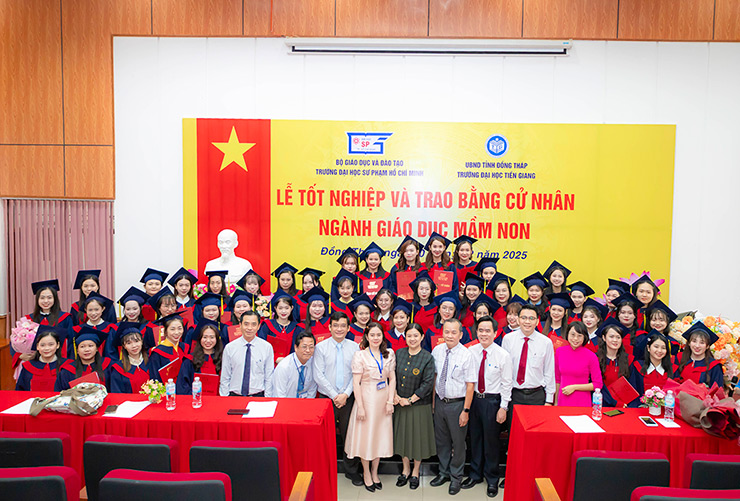 Lễ tốt nghiệp và trao bằng cử nhân ngành Giáo dục mầm non khóa 22, 23