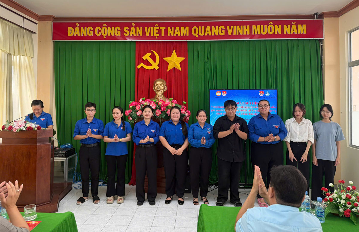 Ra mắt mô hình “Đội hình thanh niên tình nguyện hỗ trợ người dân ...