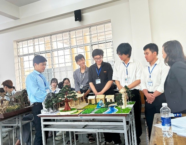 LỚP VĂN HÓA HỌC 24 TỔ CHỨC BÁO CÁO CUỐI KỲ HỌC PHẦN LÀNG XÃ TRUYỀN THỐNG VIỆT NAM