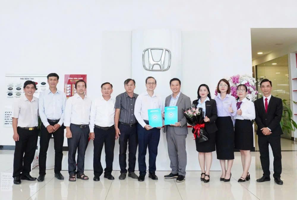 Trường Đại học Tiền Giang ký kết thỏa thuận hợp tác toàn diện với Công ty TNHH Ô tô xe máy Tiền Giang