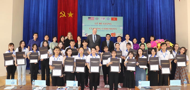 Trường Đại học Tiền Giang tổ chức Lễ bế giảng Chương trình Tiếng Anh hướng nghiệp EnglishWorks